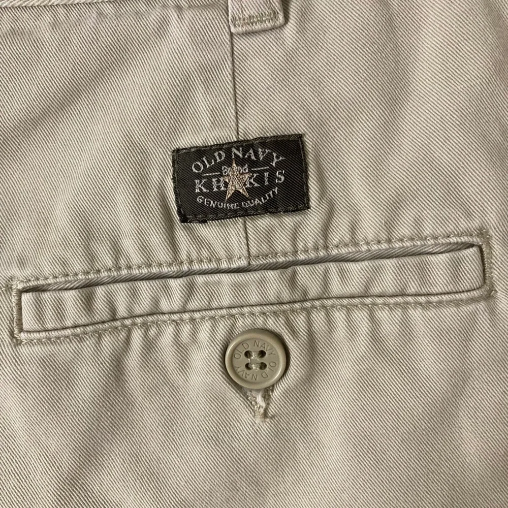 Vintage 2001 Old Navy Pleated High Waisted Khaki Shorts 4 Tan Y2K 100% Cotton